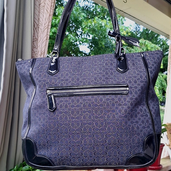 Coach Handbags - 🔥 Sale Coach Black Patent Leather with Gourgous Silver Coach Signature Like New